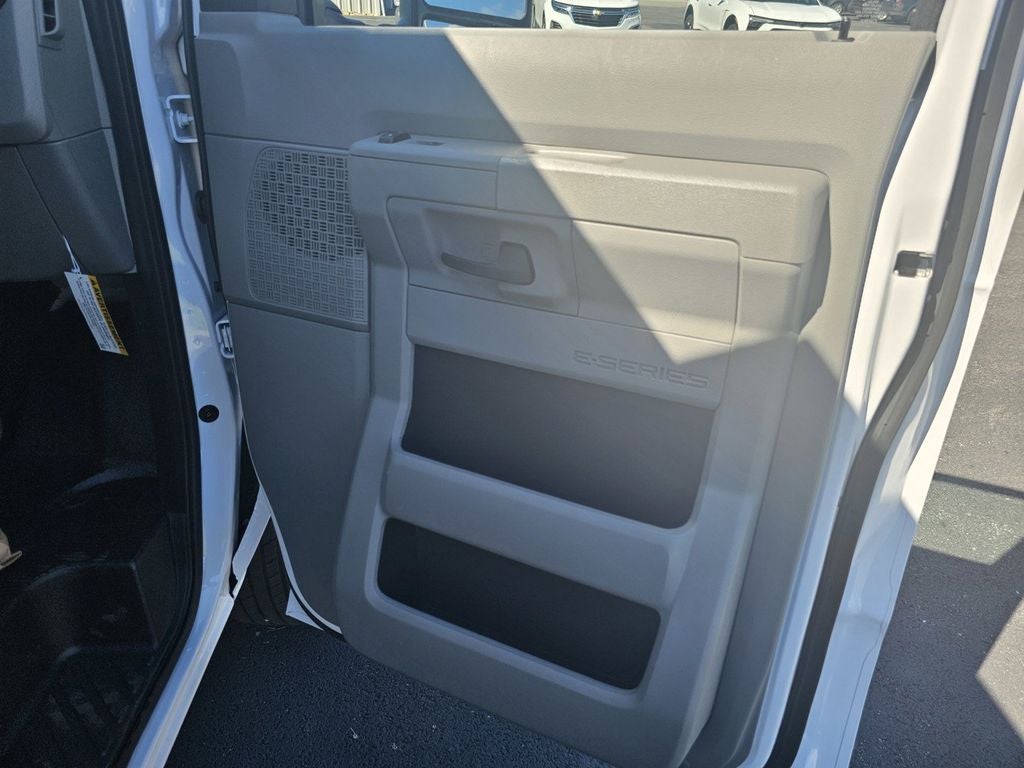 2027 Ford E-350SD Base Cutaway
