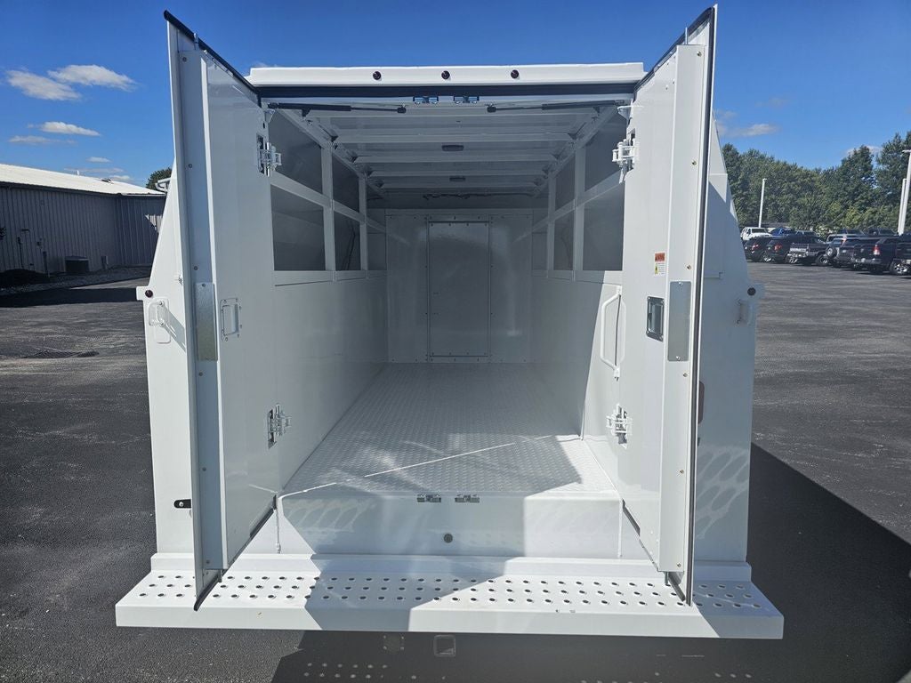 2027 Ford E-350SD Base Cutaway