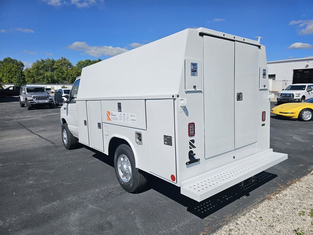 2027 Ford E-350SD Base Cutaway