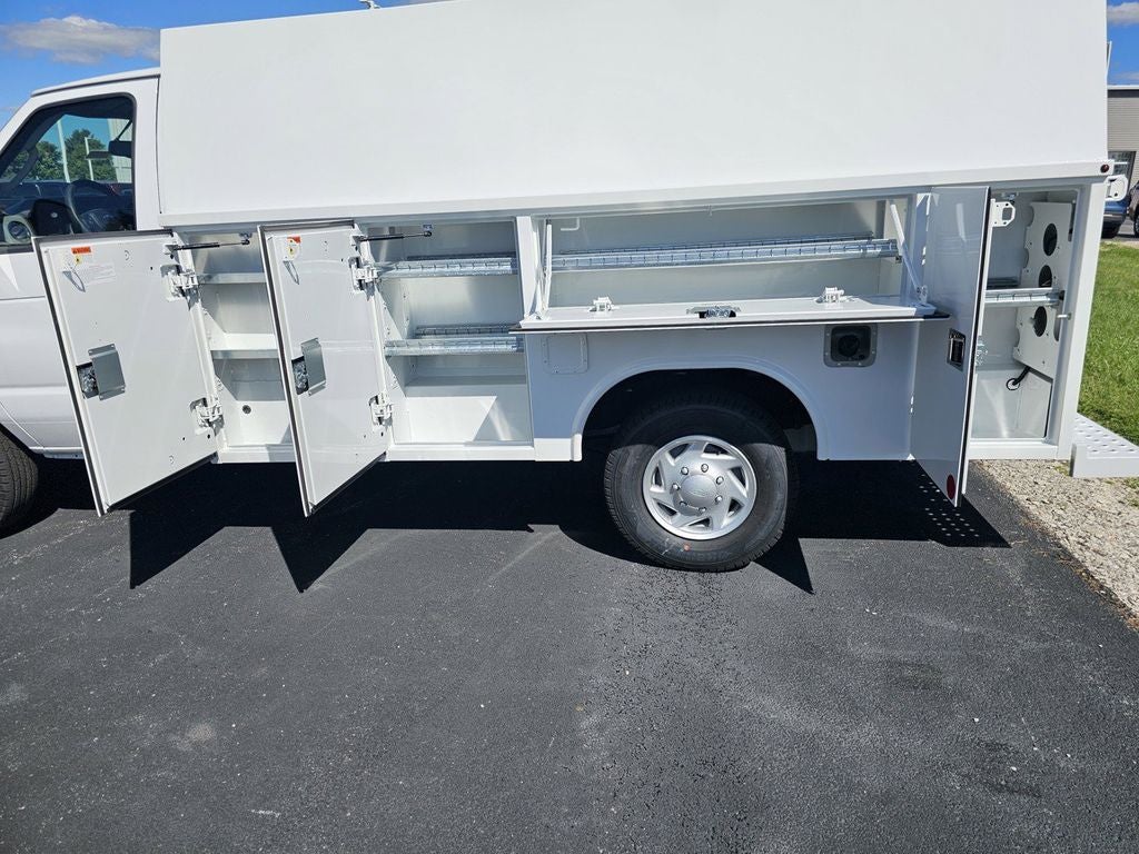 2027 Ford E-350SD Base Cutaway
