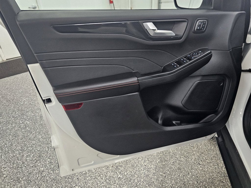 2025 Ford Escape ST-Line Elite