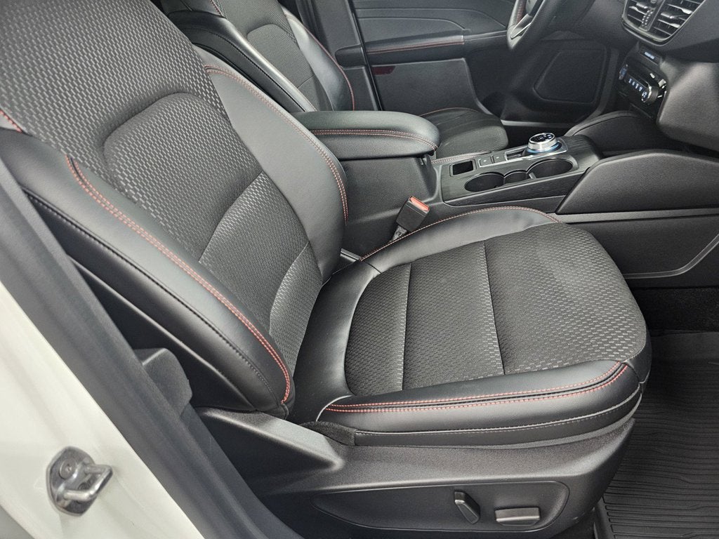 2025 Ford Escape ST-Line Elite