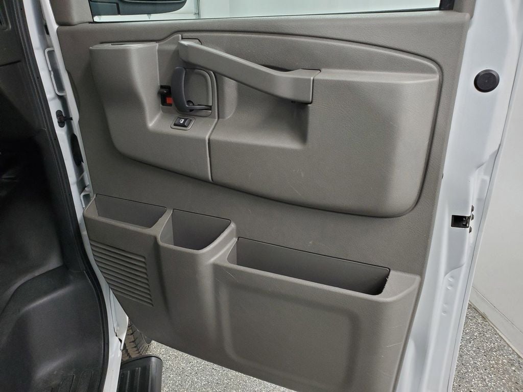 2022 Chevrolet Express 3500 LS Passenger