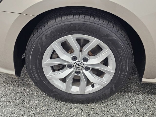 2016 Volkswagen Passat 1.8T S