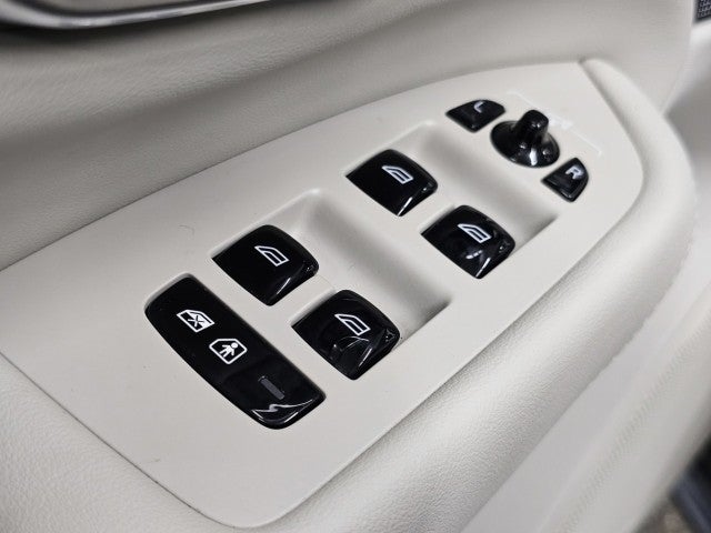 2025 Volvo XC90 Plug-In Hybrid Ultra